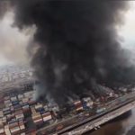 تصاویر پرواز مجدد بالگردها برای خاموش کردن آتش در بندر شهید رجایی + فیلم