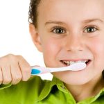 بعد از هر وعده غذایی باید مسواک بزنیم؟