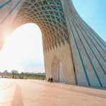 چند سالت بود که فهمیدی سایه‌ برج آزادی، سایه یک برج نیست