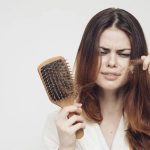 چرا در فصل بارندگی، ریزش مو بیشتر می‌شود؟ متخصص توضیح می‌دهد