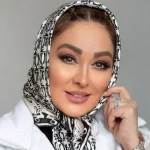 گلدان در دست الهام حمیدی؛ کسی اسم این گل را بلد است؟