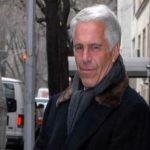 ارتباط منظم و دوستانه فیلسوف برجسته آمریکایی با «جفری اپستین» تا سال‌ها پس از محکومیت او/ به گفته «چامسکی»، آن‌ها درباره مسائل حرفه‌ای و علایق مشترک، گفت‌و‌گو‌های عمیق داشته‌اند/ این فیلسوف دریافت ۲۷۰ هزار دلار از حساب مرتبط با «اپستین» را تأیید کرده