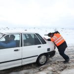 ویدئو | اجرای عملیات رهاسازی خودروهای گرفتار شده در برف محور سیرجان–بردسیر (گردنه خانه سرخ) توسط راهداران استان کرمان