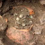 کشف کوزه پر از سکه طلا توسط یک شهروند دشستانی