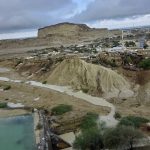 این سد پس از بارش‌ها ترک برداشت؛ حجم نشتی آب از بدنه سد را ببینید | جمعیت زیادی در خطر سیل قرار دارند! | مسئولان فورا وارد عمل شوند