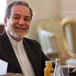 انتقاد طبیبیان، اقتصاددان برجسته، از سخنان عراقچی در مورد برکات تحریم: می‌دانیم که شما در شرایط بدتر هم می‌توانید خوب زندگی کنید، پس از جانب مردم سخن نگویید