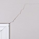 یک راهکار فوق‌العاده برای رفع ترک‌های دیوار فقط با پنجاه هزار تومان