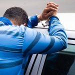 ببینید / درگیری مالباختگان با مامور قلابی پلیس؛ مشت زن عصبانی به صورت متهم