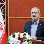 پزشکیان: در موضوع بنزین، برخی گلایه کردند که چرا افزایش قیمت می‌دهید، من گفتم بحث ما اجرای عدالت است/ ۴ میلیارد دلار بنزین را با نرخ حدود ۶۰ هزار تومان وارد می‌کنیم، اما آن را ۱۵۰۰ تومان به یک عده می‌فروشیم/ شما بفرمایید من چه باید کنم؟ آیا همچنان ارز را صرف خرید بنزین کنم، آن را با قیمت بسیار پایین بفروشم و بعد برای تأمین کالا‌های اساسی مردم ارز نداشته باشم؟