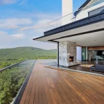 تراس یک خانه ۲۴ میلیاردی در دربند؛ تجربه قدم زدن در بهشت