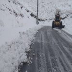️ویدیو | عملیات برف‌روبی گردنه بید سرخ در محور صحنه به کنگاور توسط راهداران شهرستان کنگاور، استان کرمانشاه