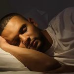 این مدل خوابیدن می‌تواند باعث آسیب عصبی شود