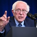 سندرز، سناتور آمریکایی: نیازی نداریم که ترامپ، ما را وارد یک جنگ غیر قانونی با ونزوئلا کند/ پس شعار «اول آمریکا» چه شد؟